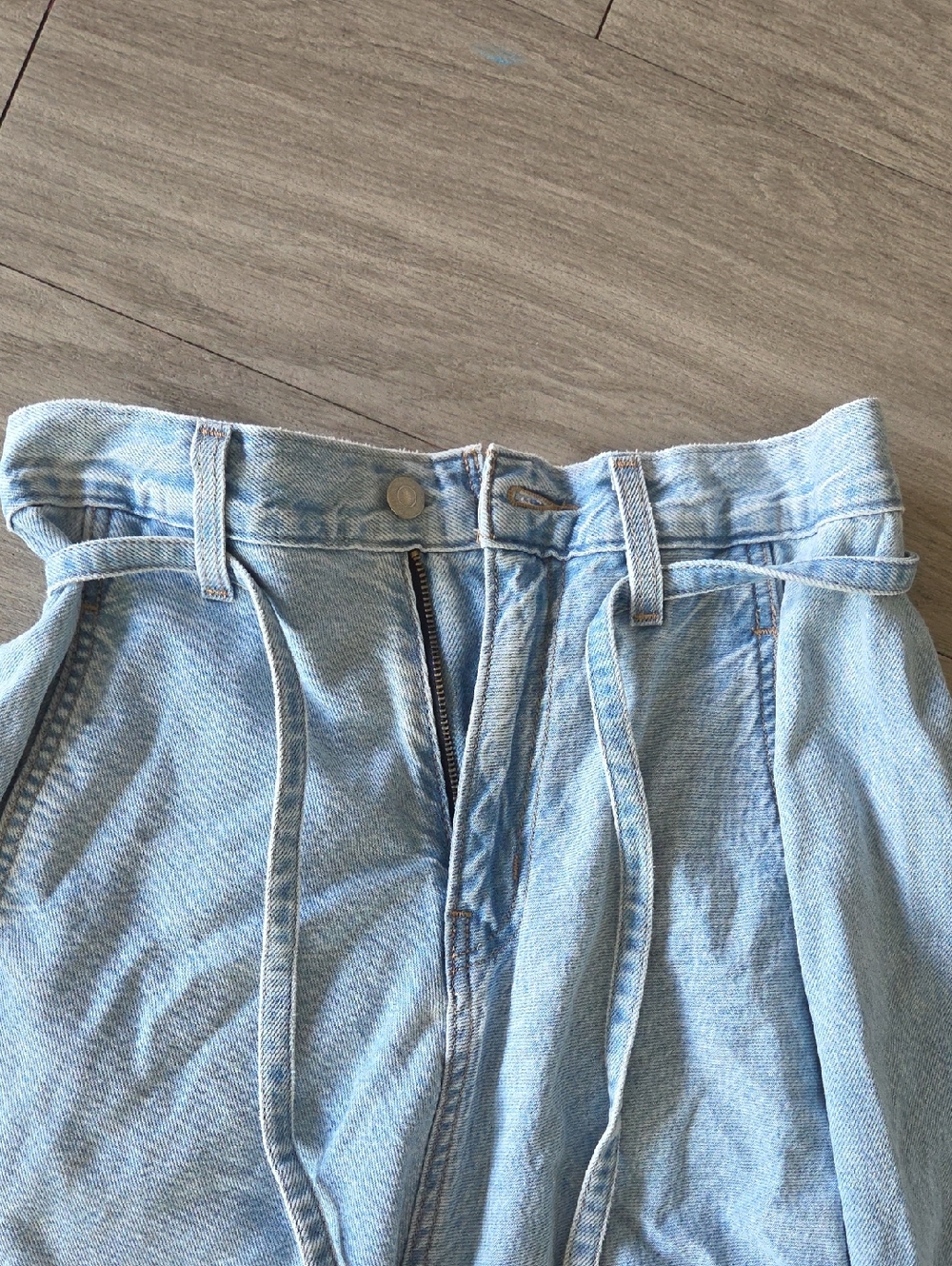 NWOT Levi's Xlong Light Wash Denim Skirt. Size 24. - Picture 4 of 13